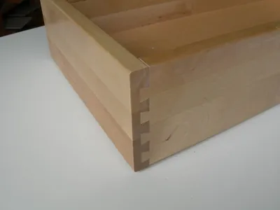 Dovetail drawer construction